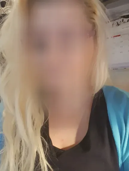 Clara, 40