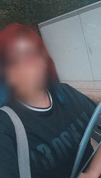 Claudia, 27