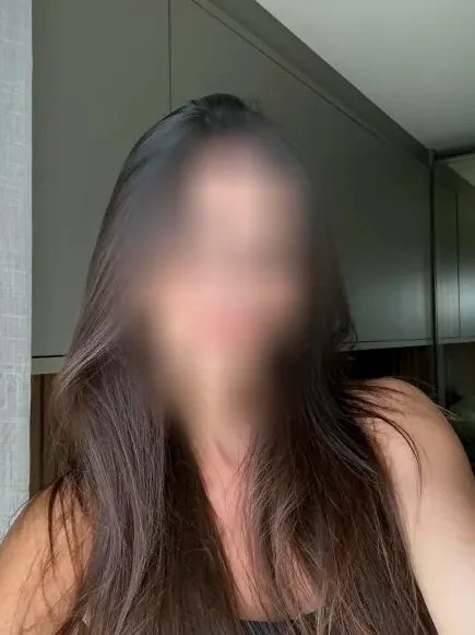 Claudia, 37