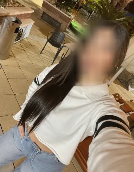 Emina, 24
