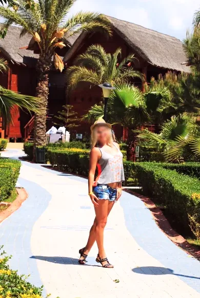 Ingrid, 32