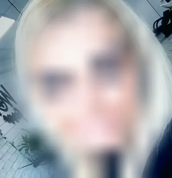 Lara, 37