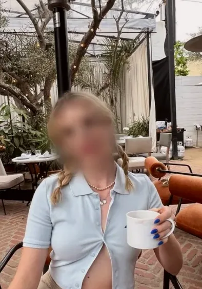 Martina, 27