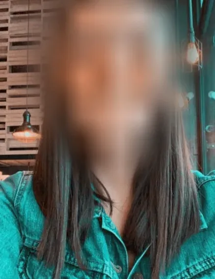 Mia, 24