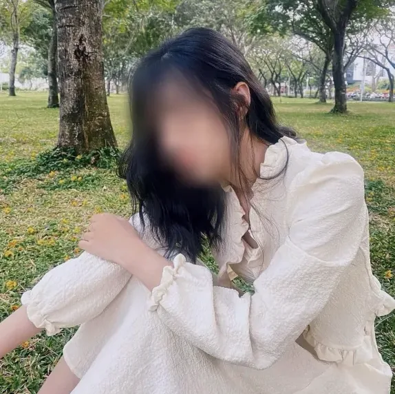 Mia, 20