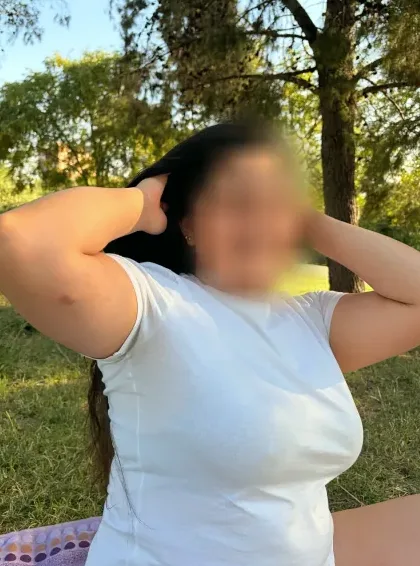 Nikolina, 23