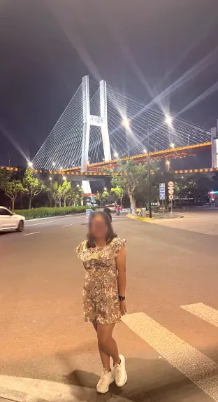 Nina, 34