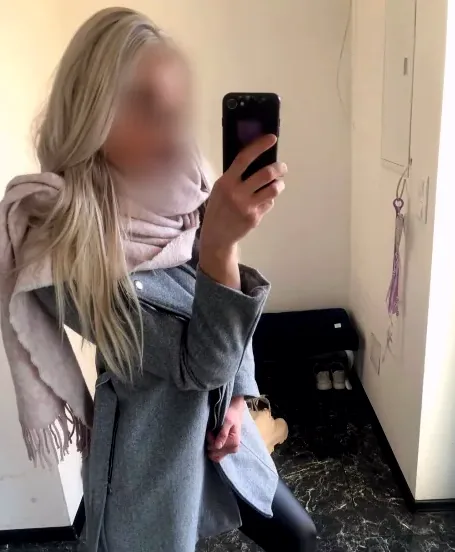 Nina, 24