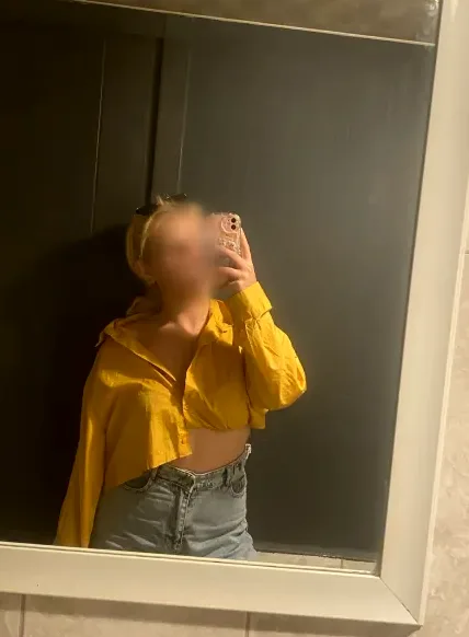 Paula, 23