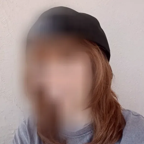 Rosa, 27