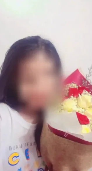 Sandra, 23