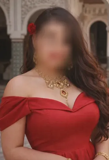 Viktoria, 29